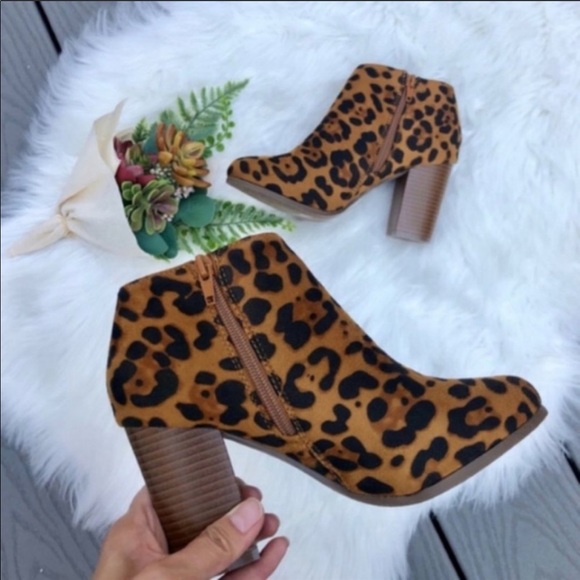 SHARI Leopard Booties! - Picture 5 of 8